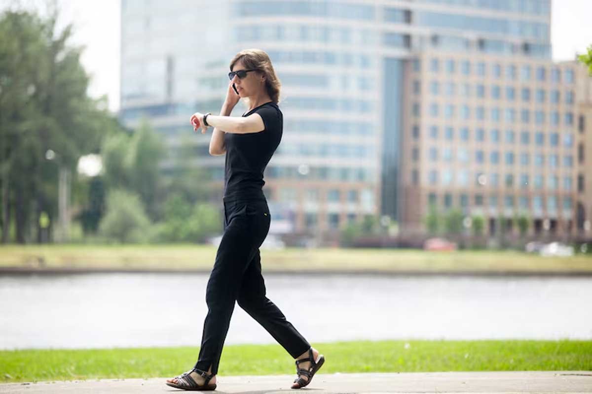 suggest that 7,000 to 10,000 steps per day