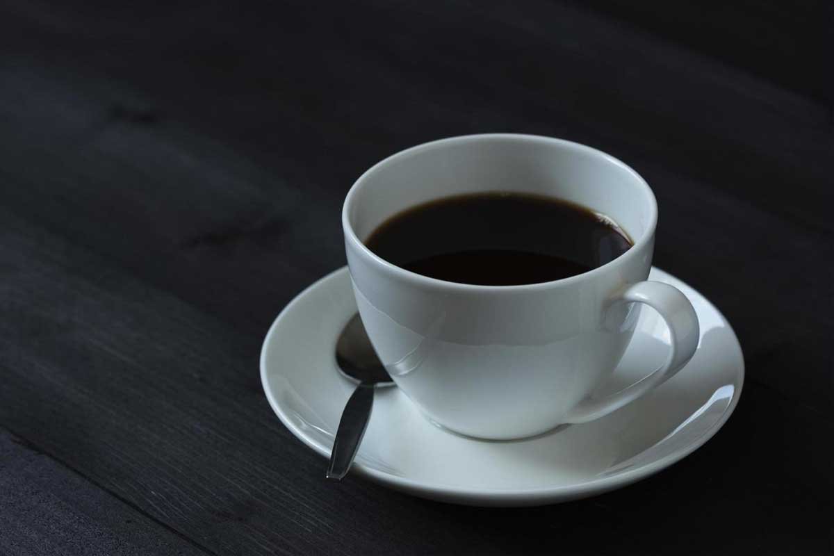 Black coffee can be another useful low-calorie choice when consumed without sugar, cream or high-calorie syrups.
