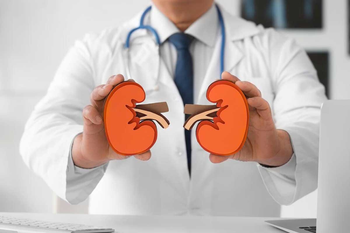 किन लोगों को पानी की मात्रा को लेकर सावधानी रखनी चाहिए?